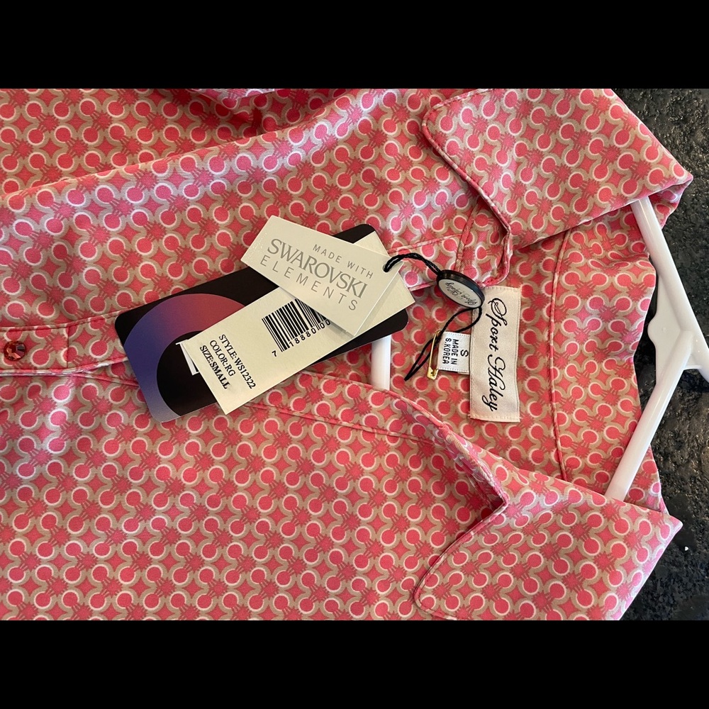 Size small ladies golf sleeveless top